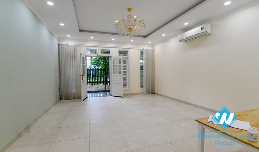 Newly renovated 5 bedroom villa for rent near UNIS school 